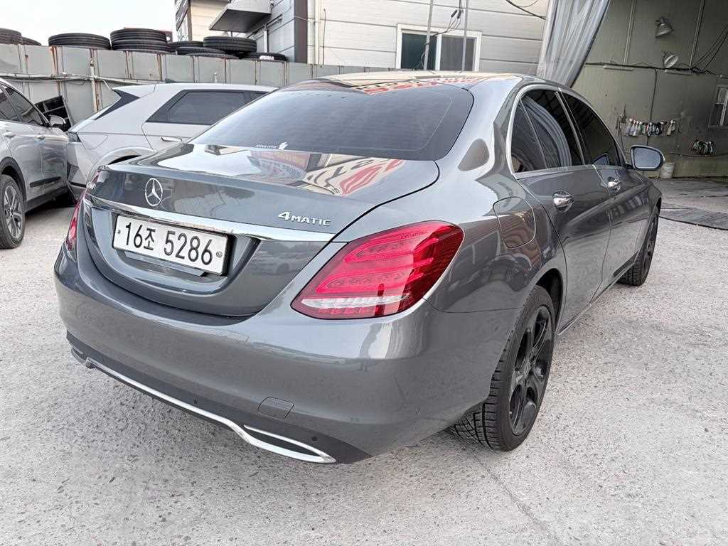 Mercedes Benz C Class - Vista 4