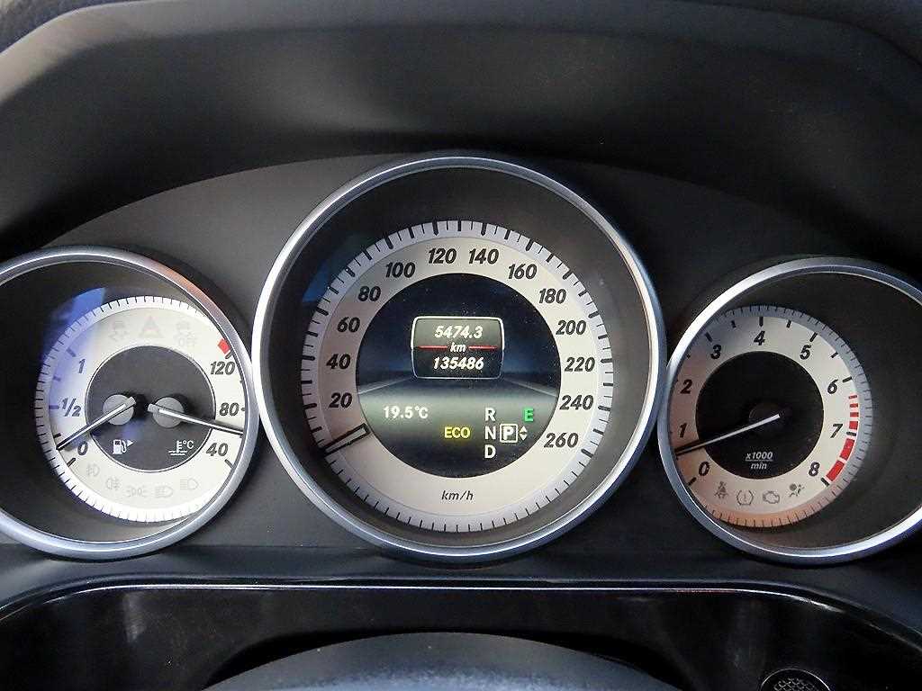 Mercedes Benz E class - Vista 9