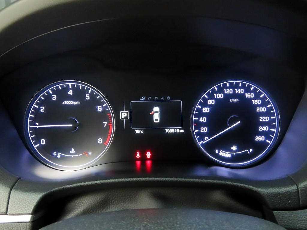 HYUNDAI Genesis - Vista 5