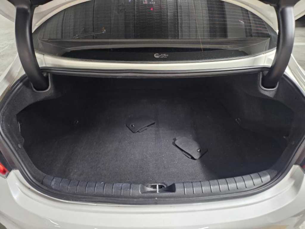 HYUNDAI Grandeur 2018 Blanco - Importación desde Corea - HF Imports Iquique - Foto 18