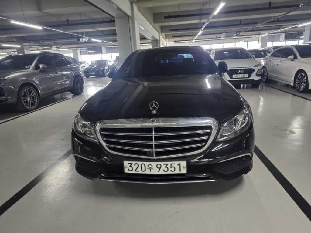Mercedes Benz E class - Vista 3