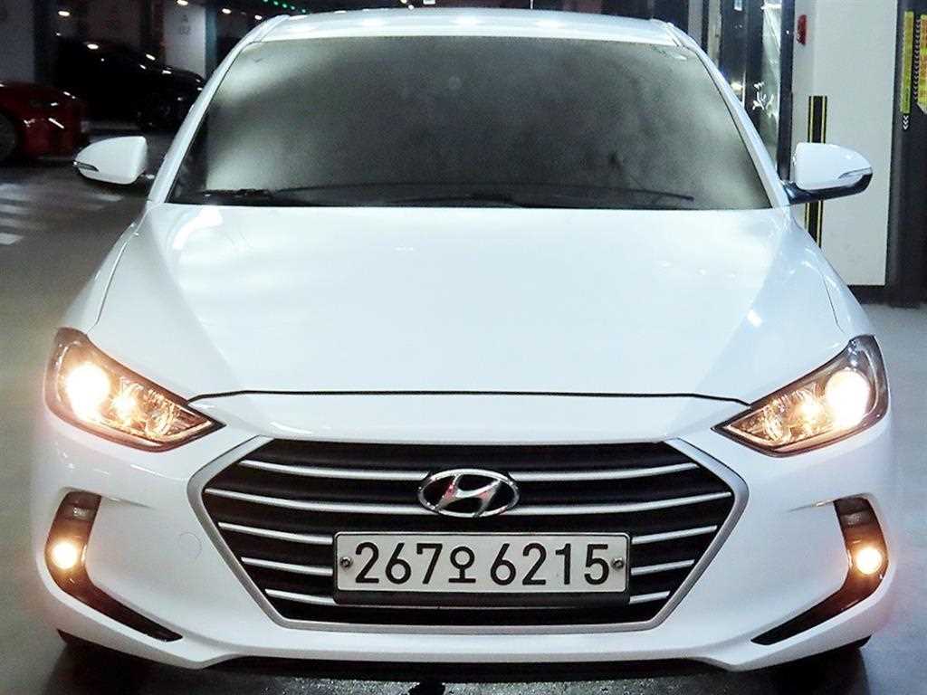 HYUNDAI Avante - Vista 2