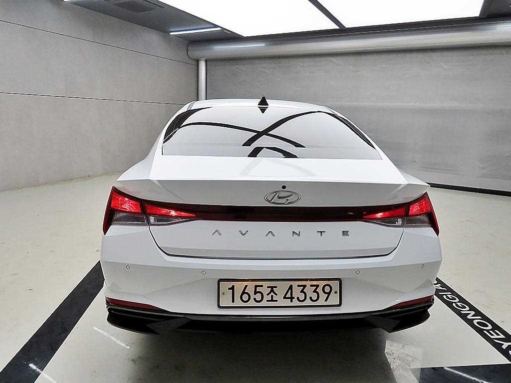 HYUNDAI Avante - Vista 3