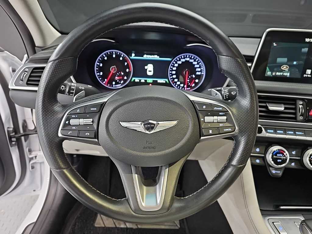 Genesis G70 - Vista 9