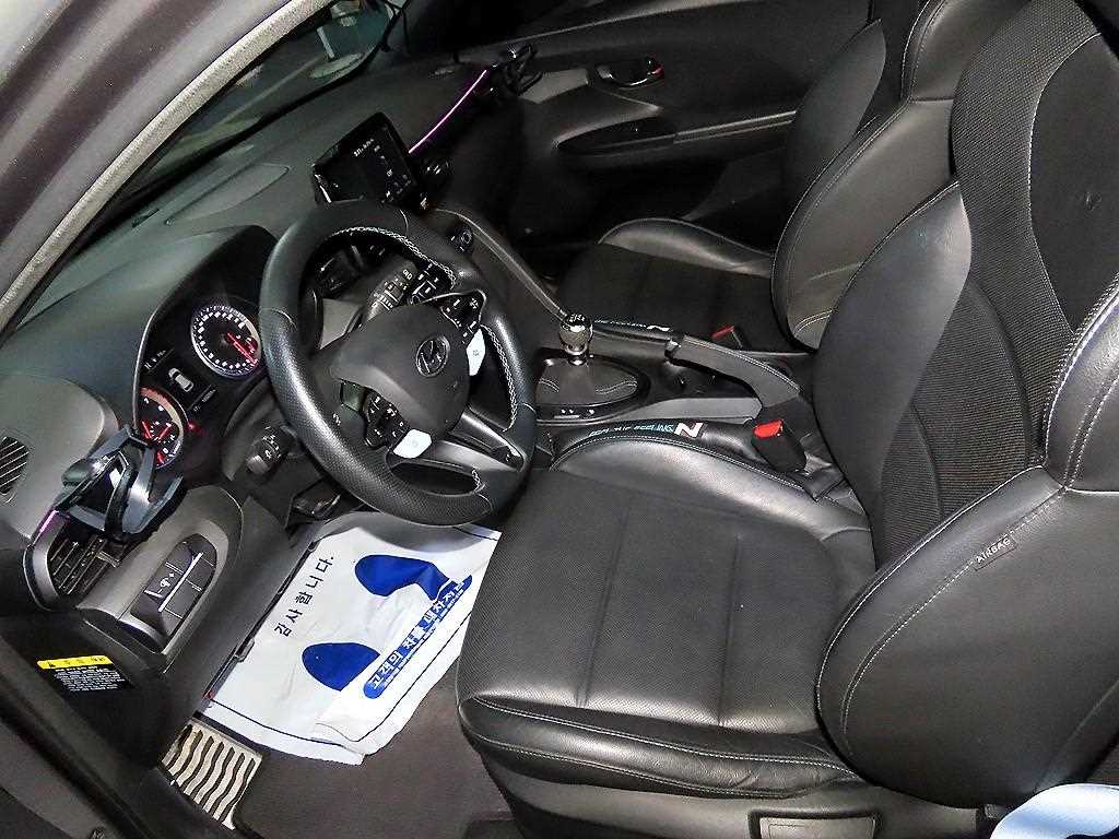 HYUNDAI Veloster - Vista 6