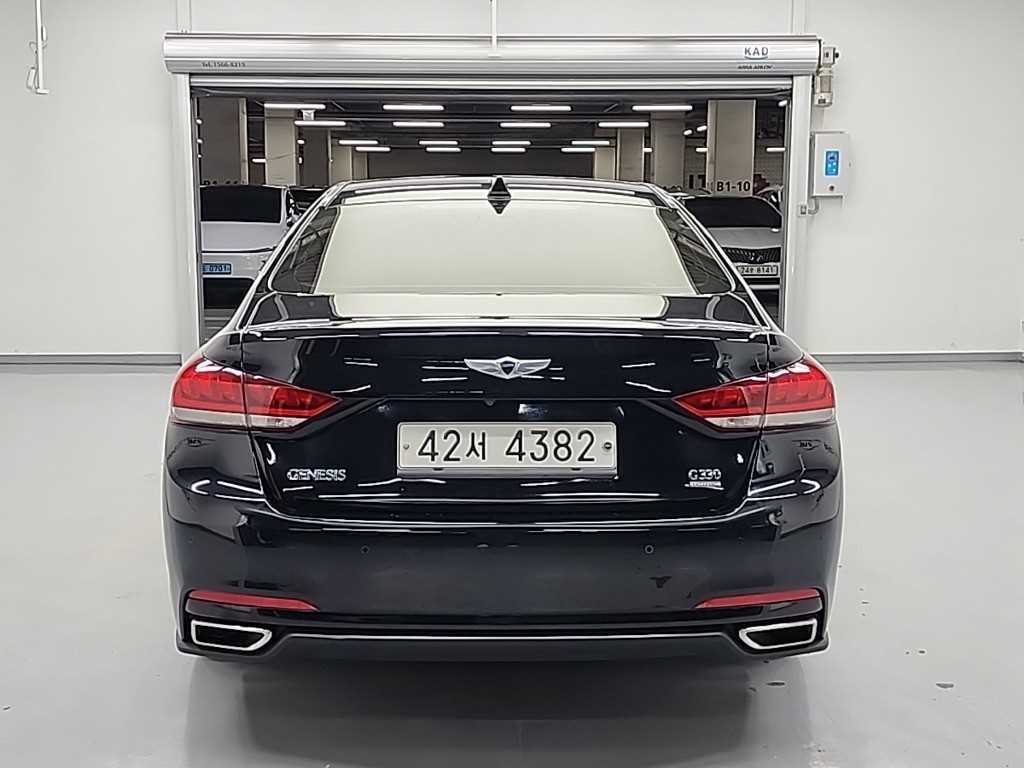 HYUNDAI Genesis - Vista 3