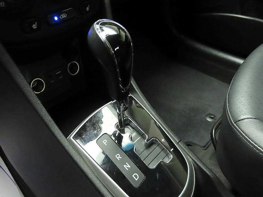 HYUNDAI Accent - Vista 10