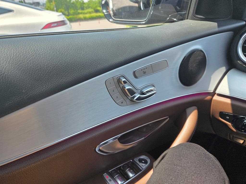 Mercedes Benz E class - Vista 12