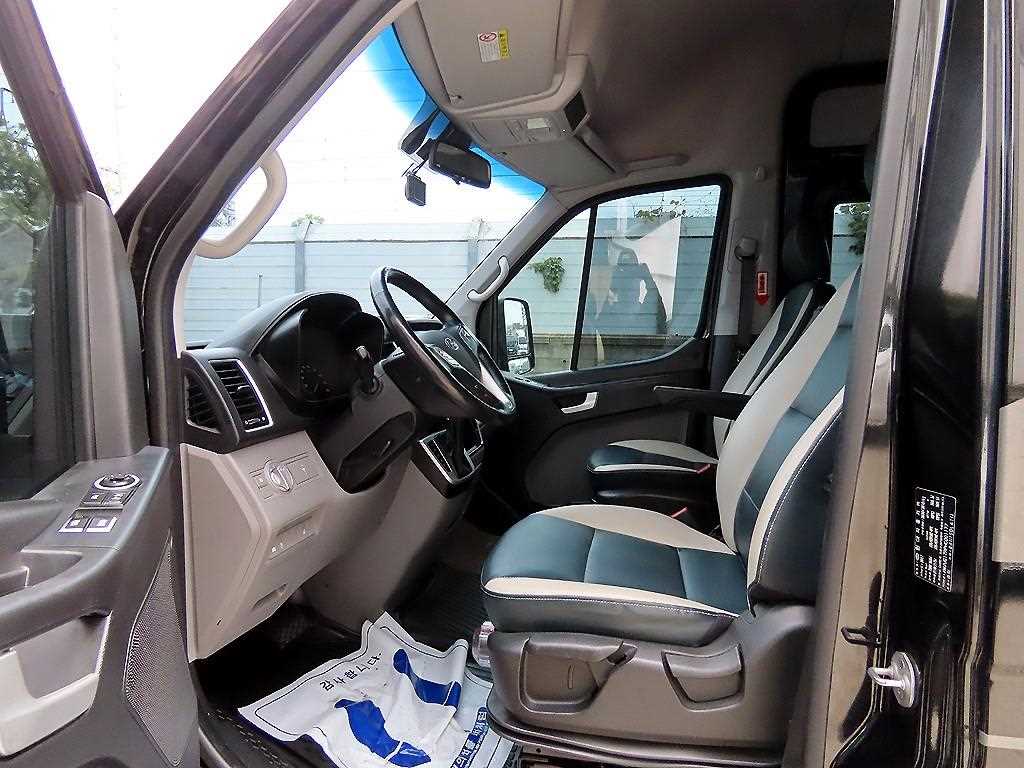 HYUNDAI Solati - Vista 5