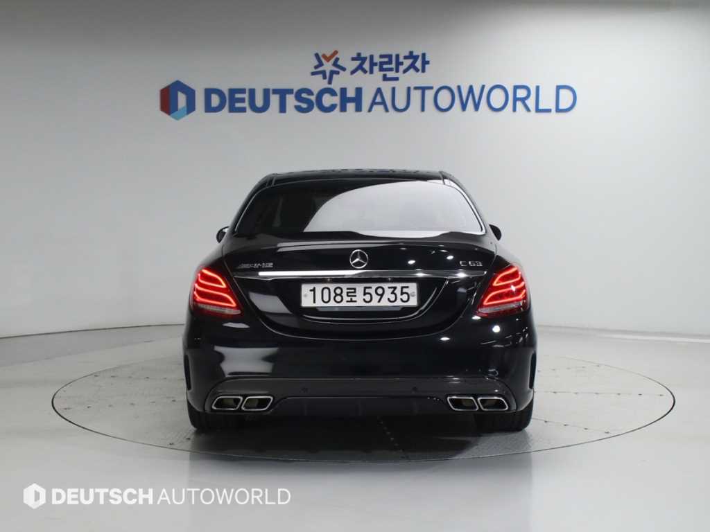 Mercedes Benz C Class - Vista 4