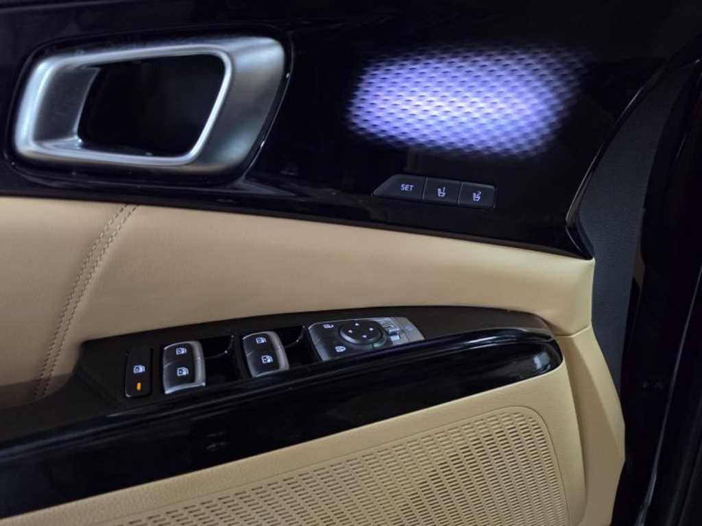 KIA Carnival - Vista 11