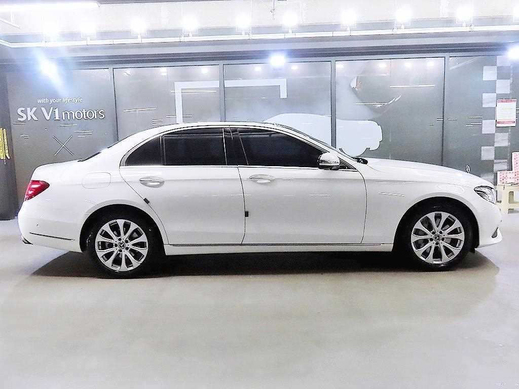 Mercedes Benz E class - Vista 3