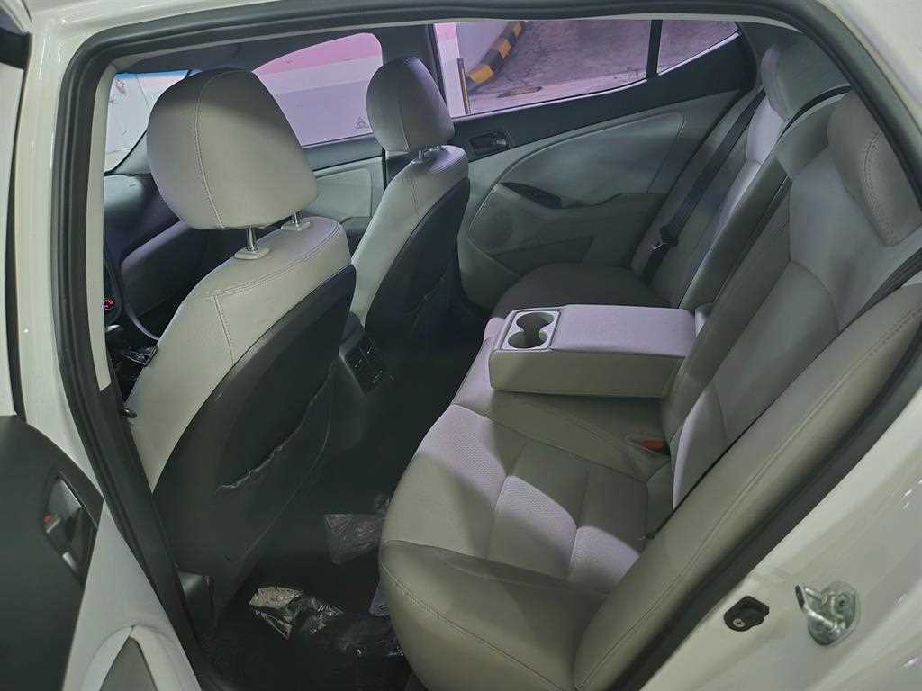 KIA K5 - Vista 11