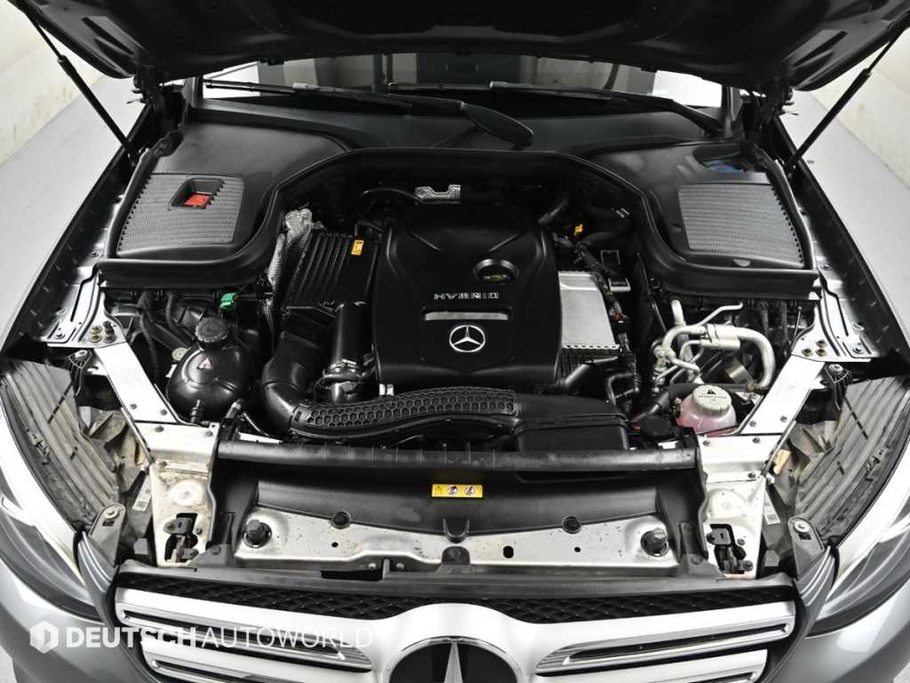 Mercedes Benz GLC Class - Vista 6