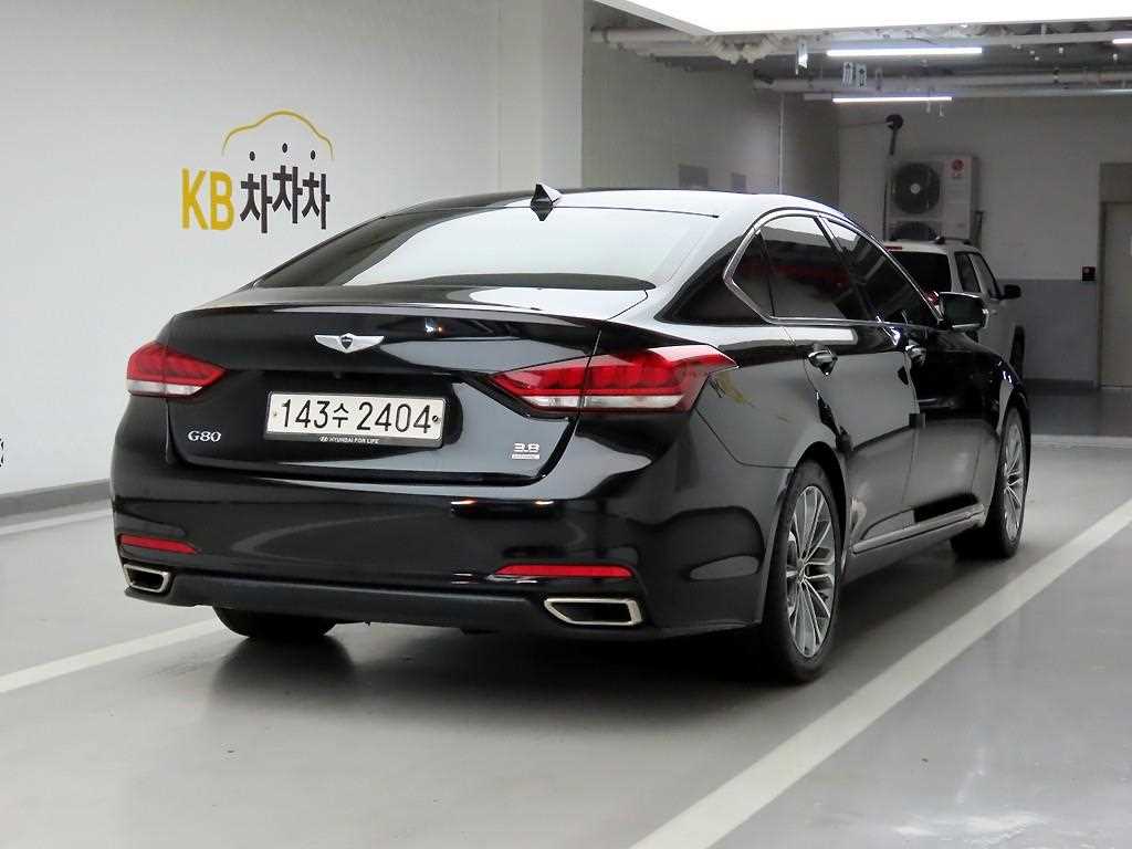HYUNDAI Genesis - Vista 4