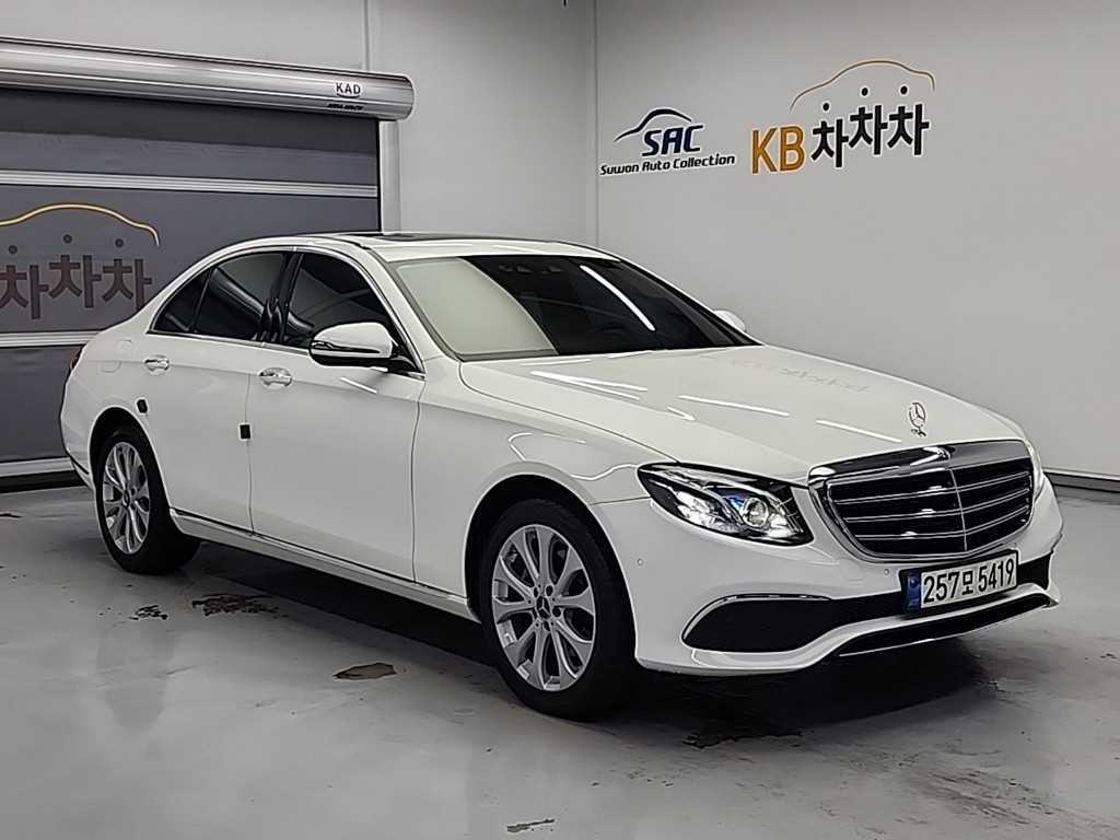 Mercedes Benz E class - Vista 4
