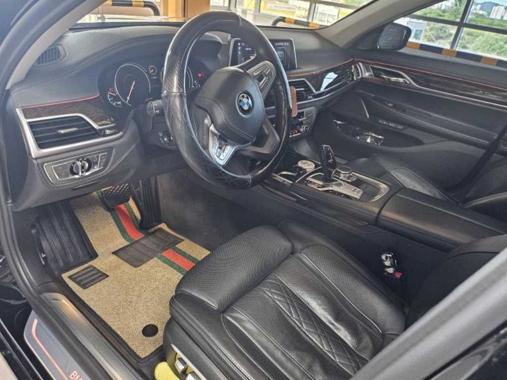 BMW 7 Series - Vista 8