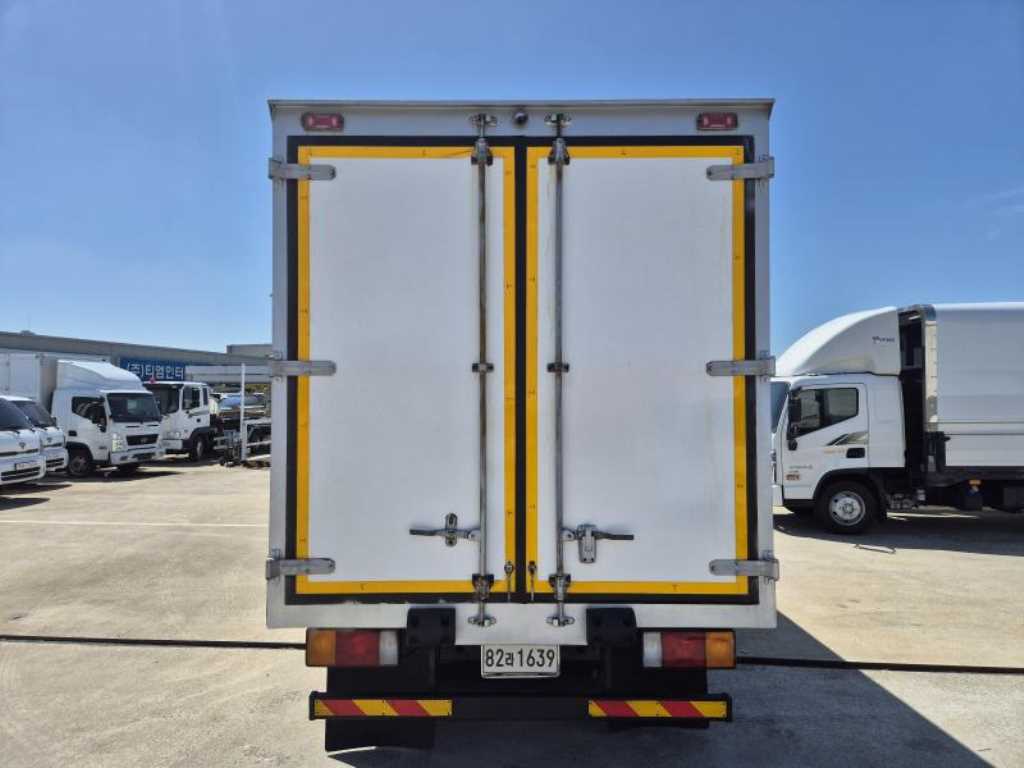 medium and large cargo truck - Vista 5