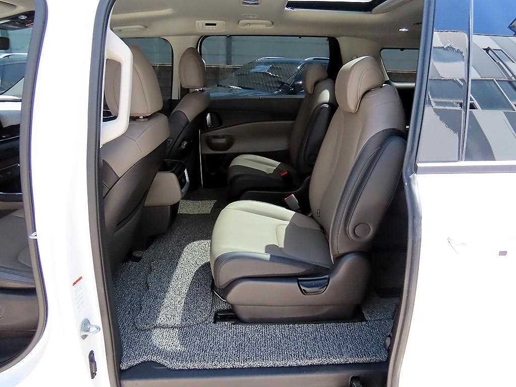 KIA Carnival - Vista 6