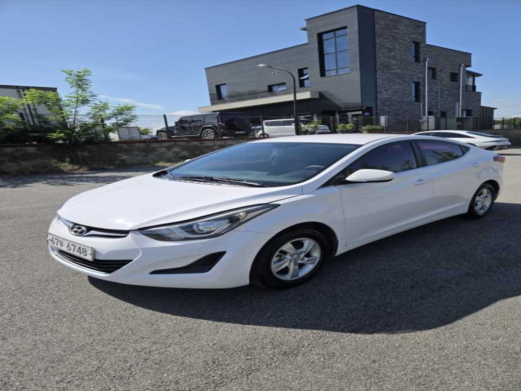 HYUNDAI Avante - Vista 2