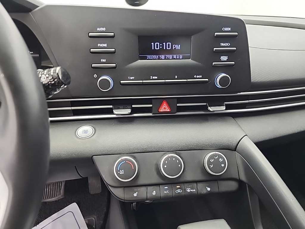 HYUNDAI Avante - Vista 10