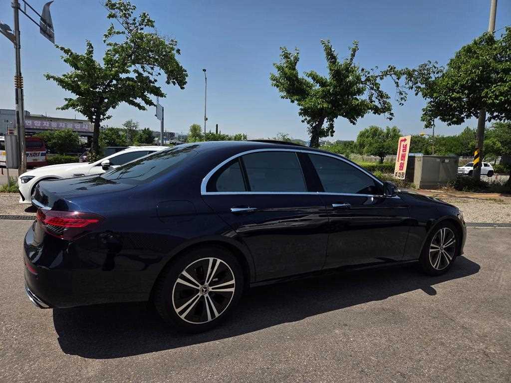 Mercedes Benz E class - Vista 3