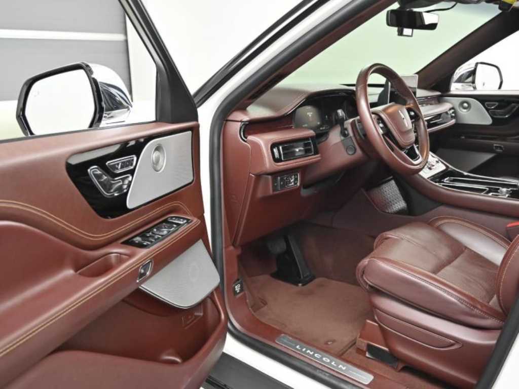 Lincoln Aviator - Vista 8