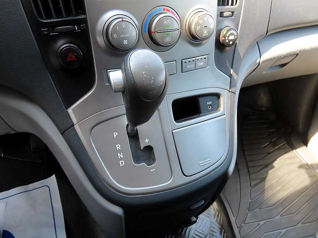 HYUNDAI Starex - Vista 11
