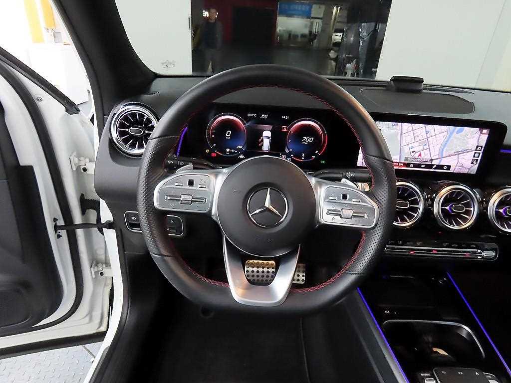 Mercedes Benz GLB Class - Vista 9