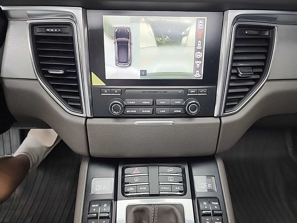 Porsche Macan - Vista 10