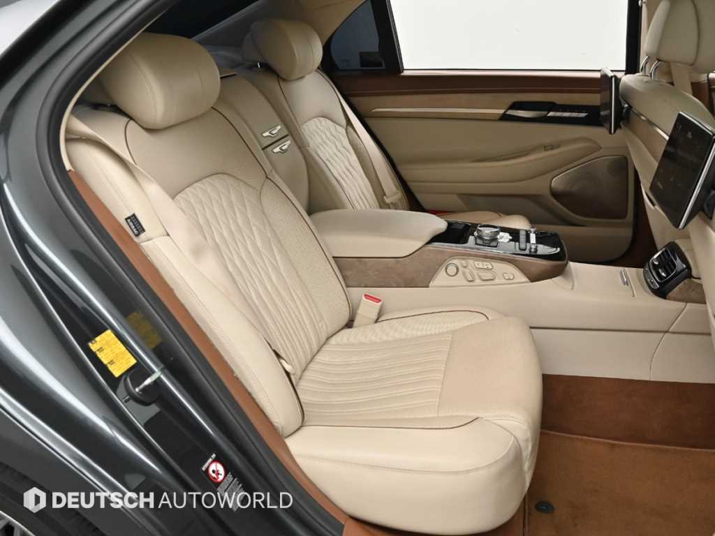 Genesis G90 - Vista 12
