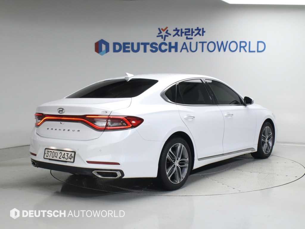 HYUNDAI Grandeur - Vista 2