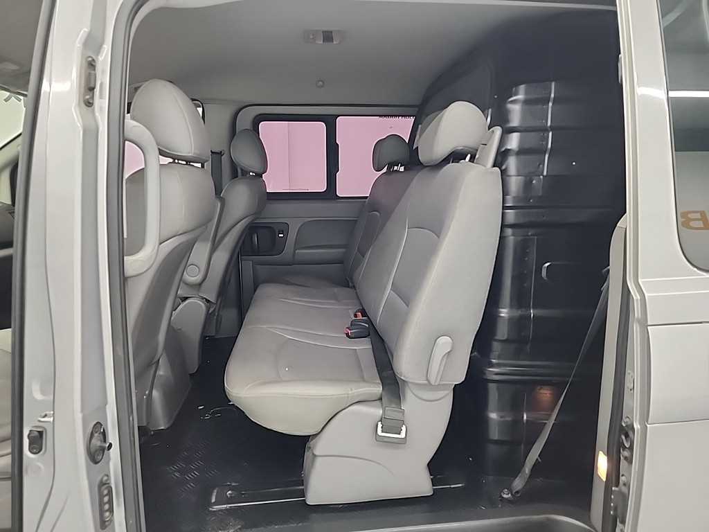 HYUNDAI Starex - Vista 12