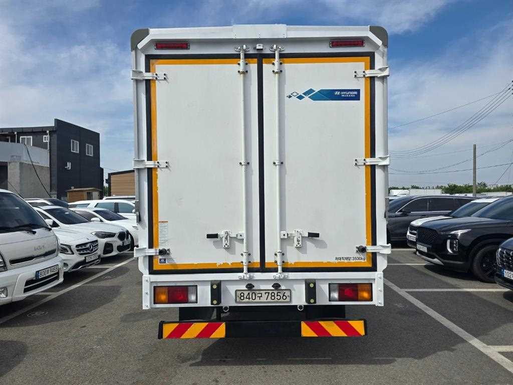medium and large cargo truck - Vista 5