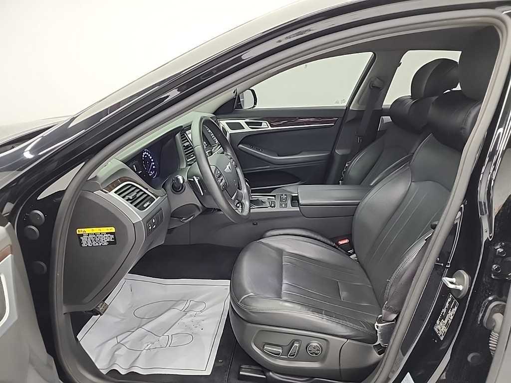 HYUNDAI Genesis - Vista 11