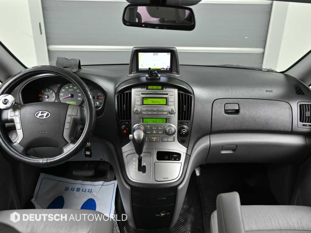 HYUNDAI Starex - Vista 7