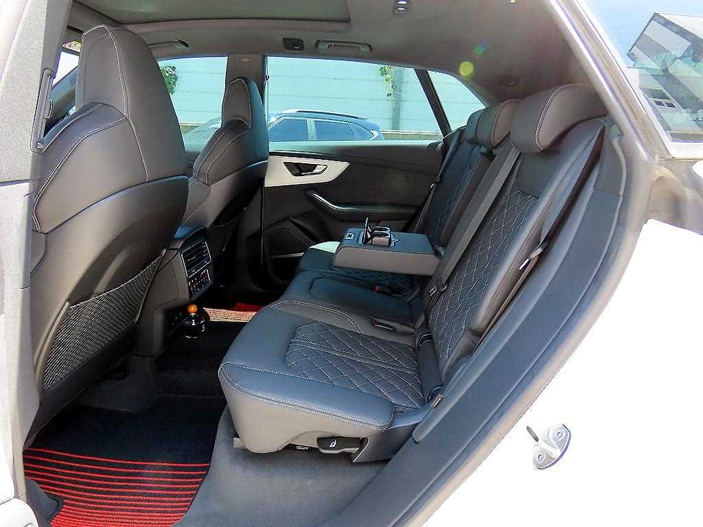 Audi Q8 - Vista 6