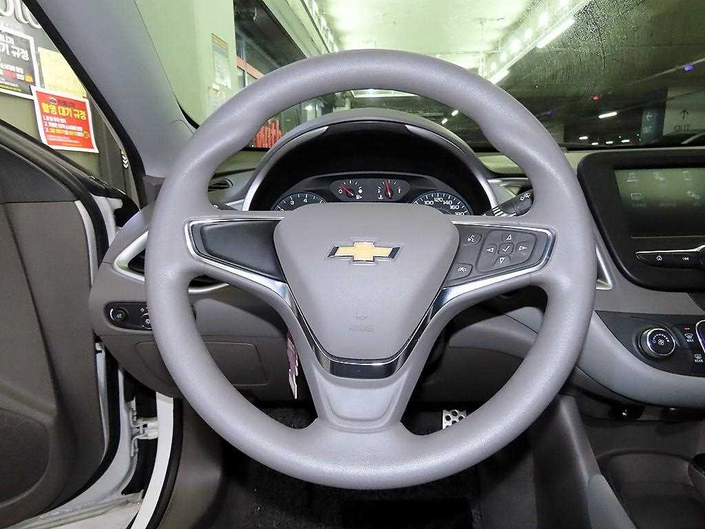 Chevrolet Malibu - Vista 8
