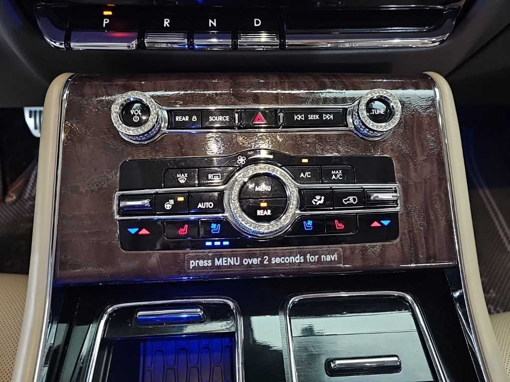 Lincoln Aviator - Vista 10