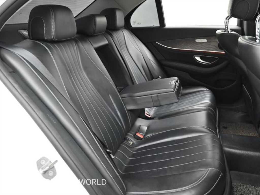 Mercedes Benz E class - Vista 12