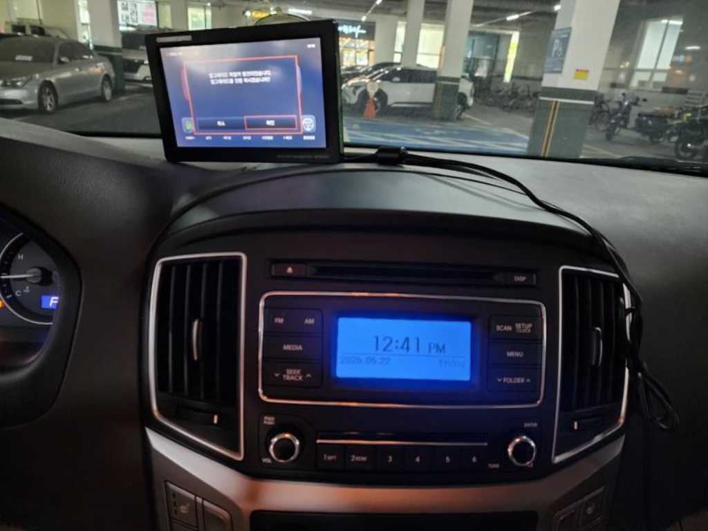 HYUNDAI Starex - Vista 7