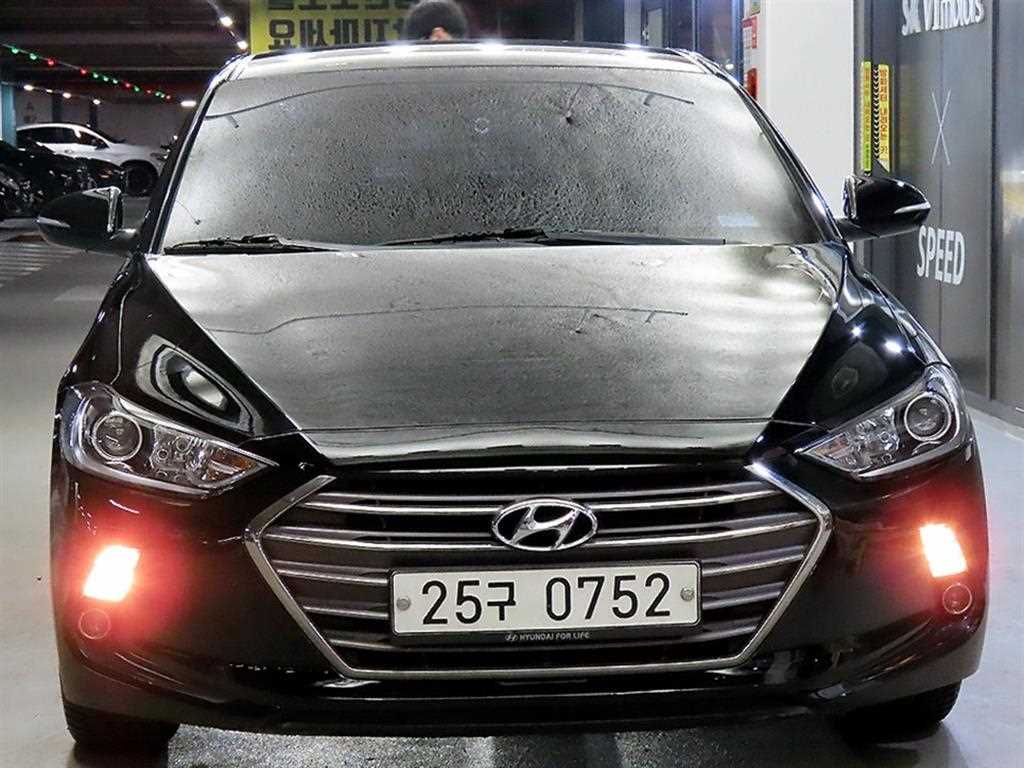 HYUNDAI Avante - Vista 2