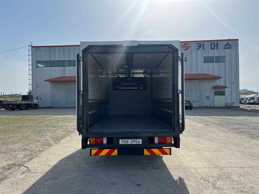 medium and large cargo truck - Vista 7