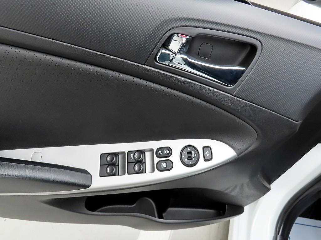 HYUNDAI Accent - Vista 11