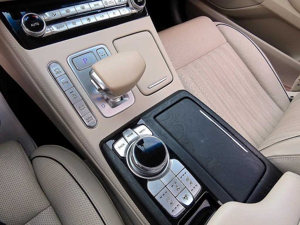 Genesis G90 - Vista 11