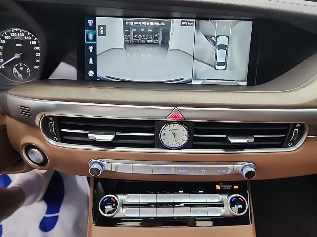 Genesis G90 - Vista 10