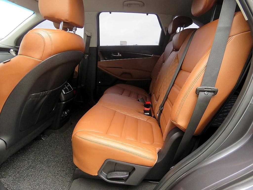KIA Sorento - Vista 8