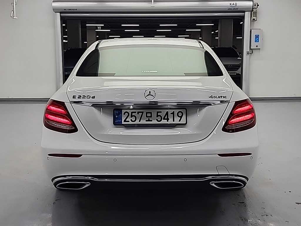 Mercedes Benz E class - Vista 3