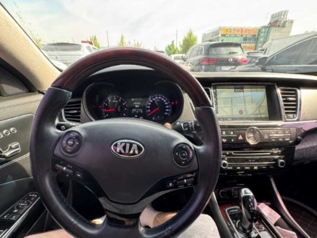 KIA K9 - Vista 5