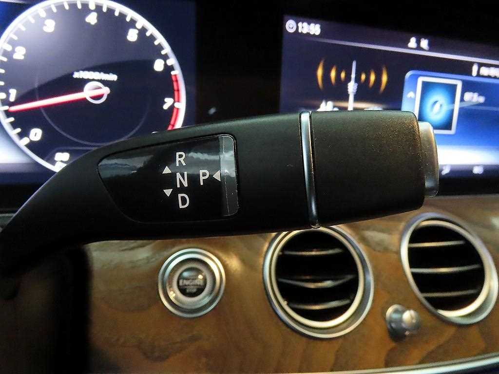 Mercedes Benz E class - Vista 12